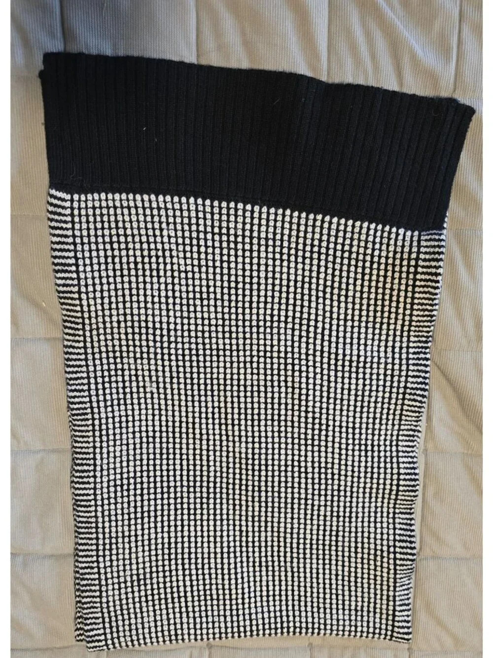 Eileen Fisher Black & White Merino Wool Knit Scarf old money classic academia